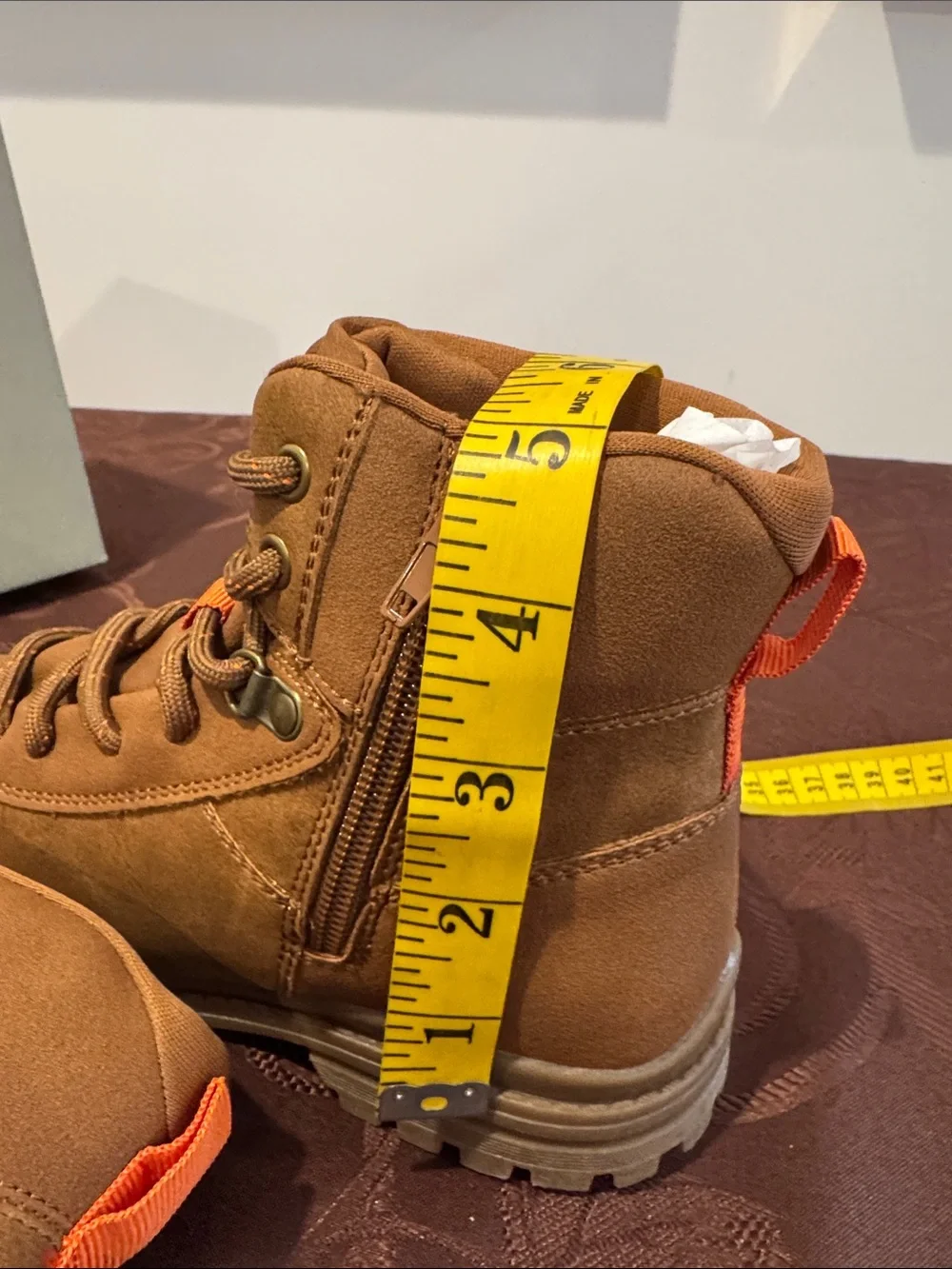 Kenneth Cole Kids Suede Lace-Up Ankle Boot. Size 2.